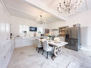 Photo 18- click for photo gallery